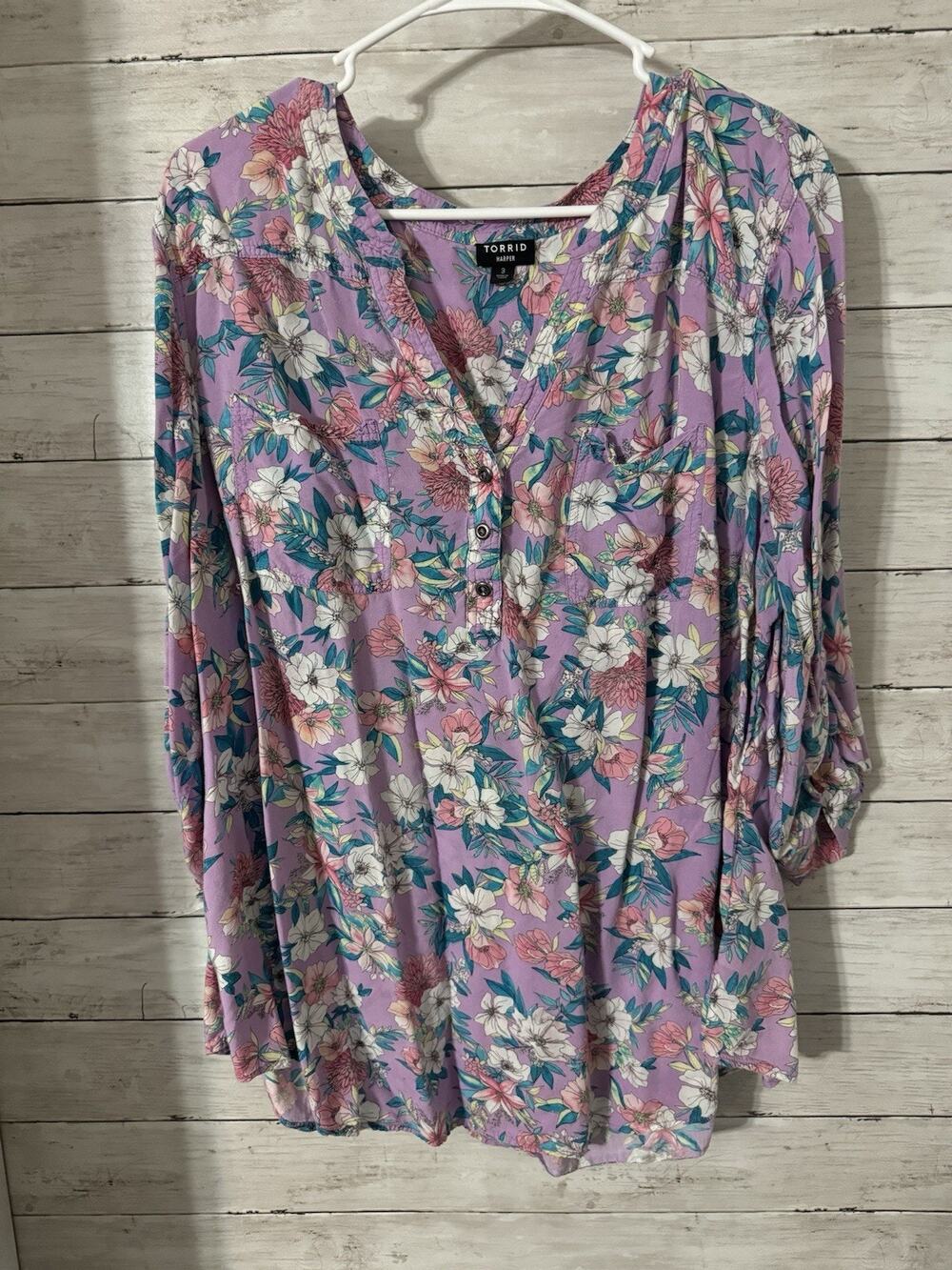 Torrid Women’s Plus Size Purple Floral Blouse Shirt Size 3X Short Sleeve V Neck